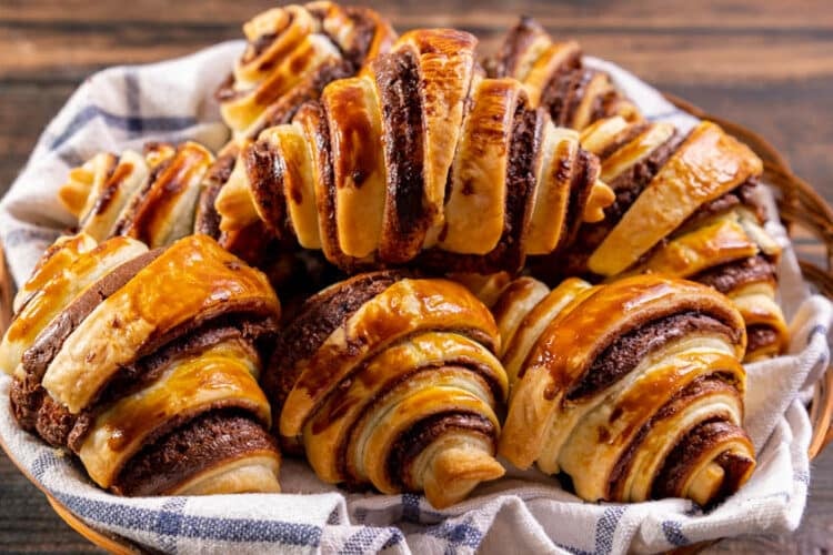 Cornetti di pasta sfoglia con Nutella