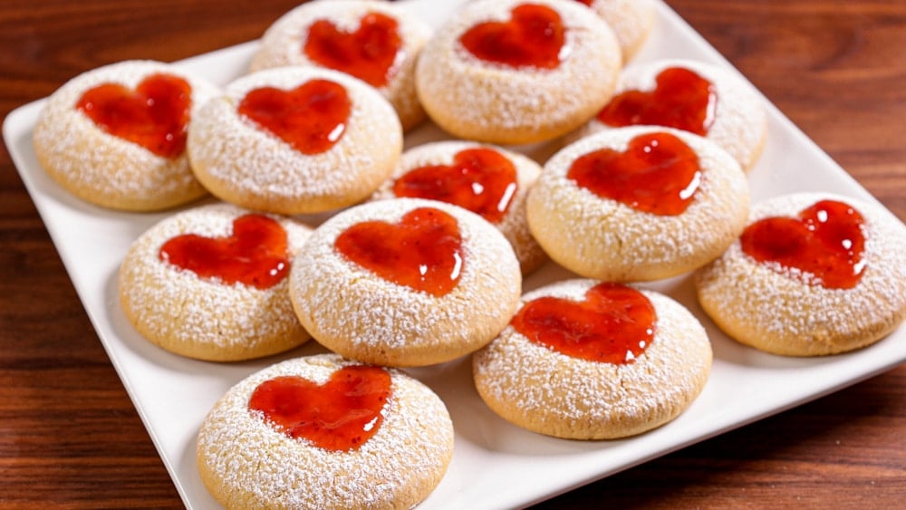 biscotti con cuore di marmellata