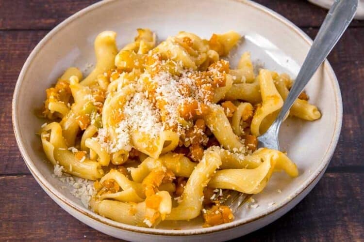 Pasta con ragù di zucca