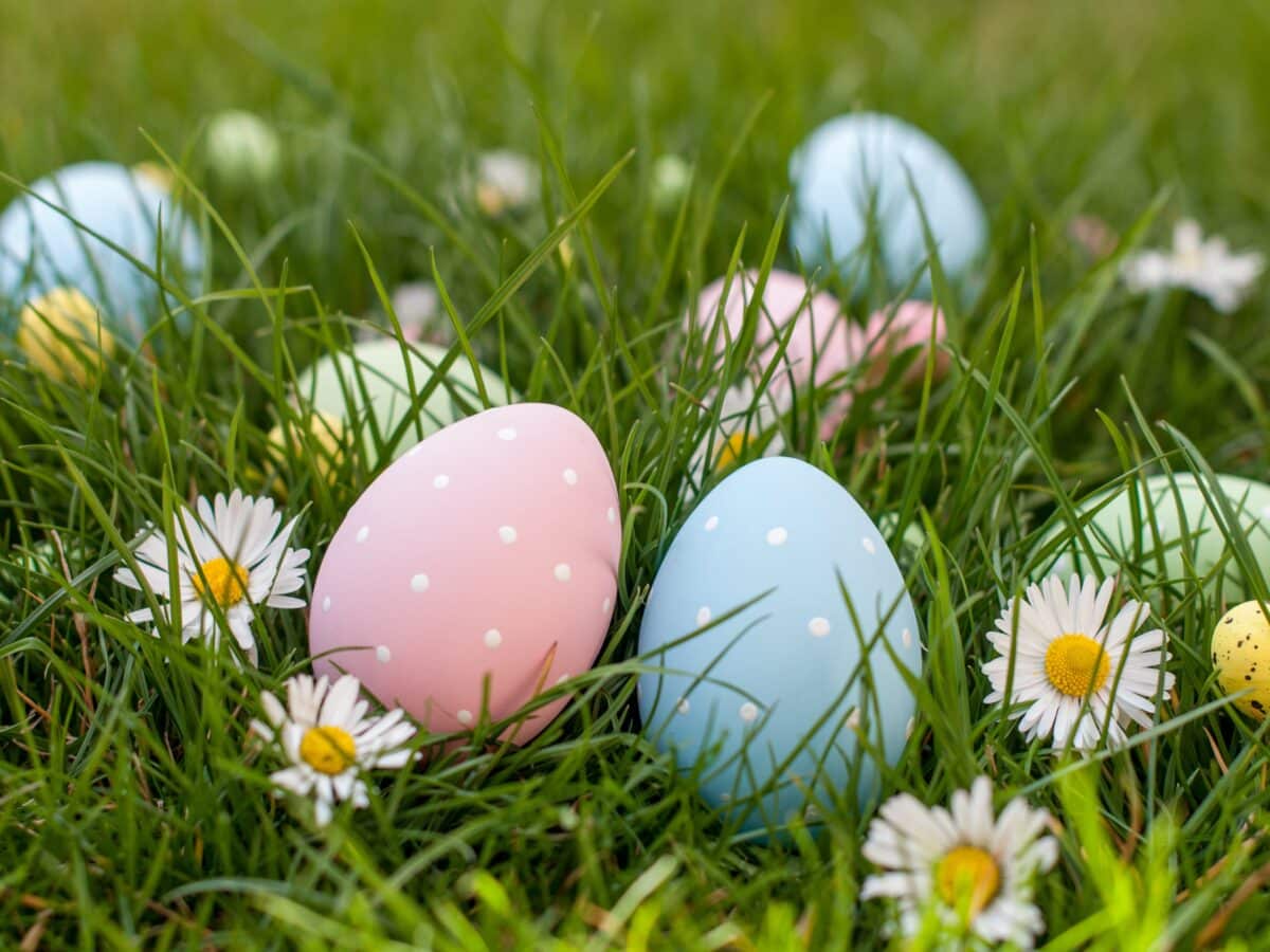 Come organizzare una caccia alle uova di Pasqua originale e divertente