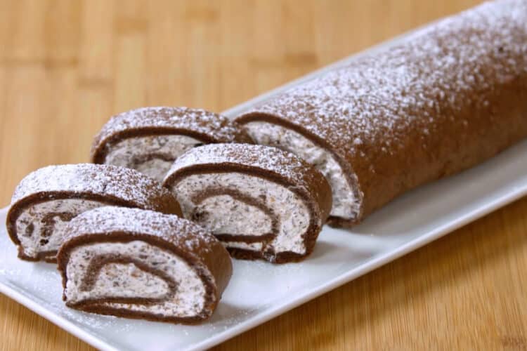 Rotolo cioccolato e nocciole per la merenda