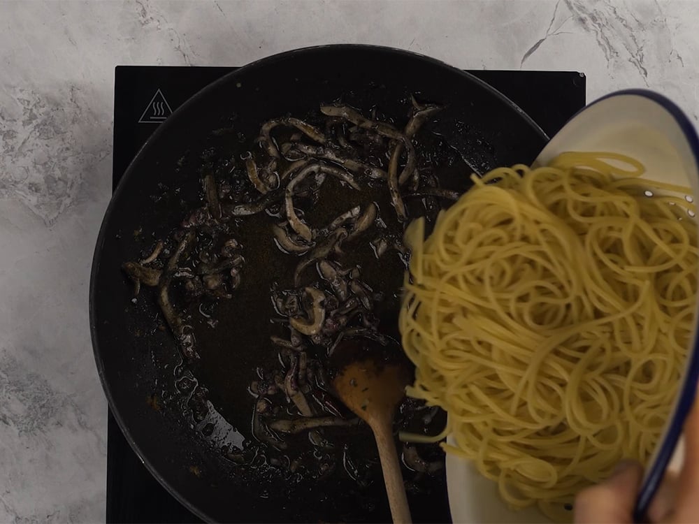 Spaghetti al nero di seppia - Step 6