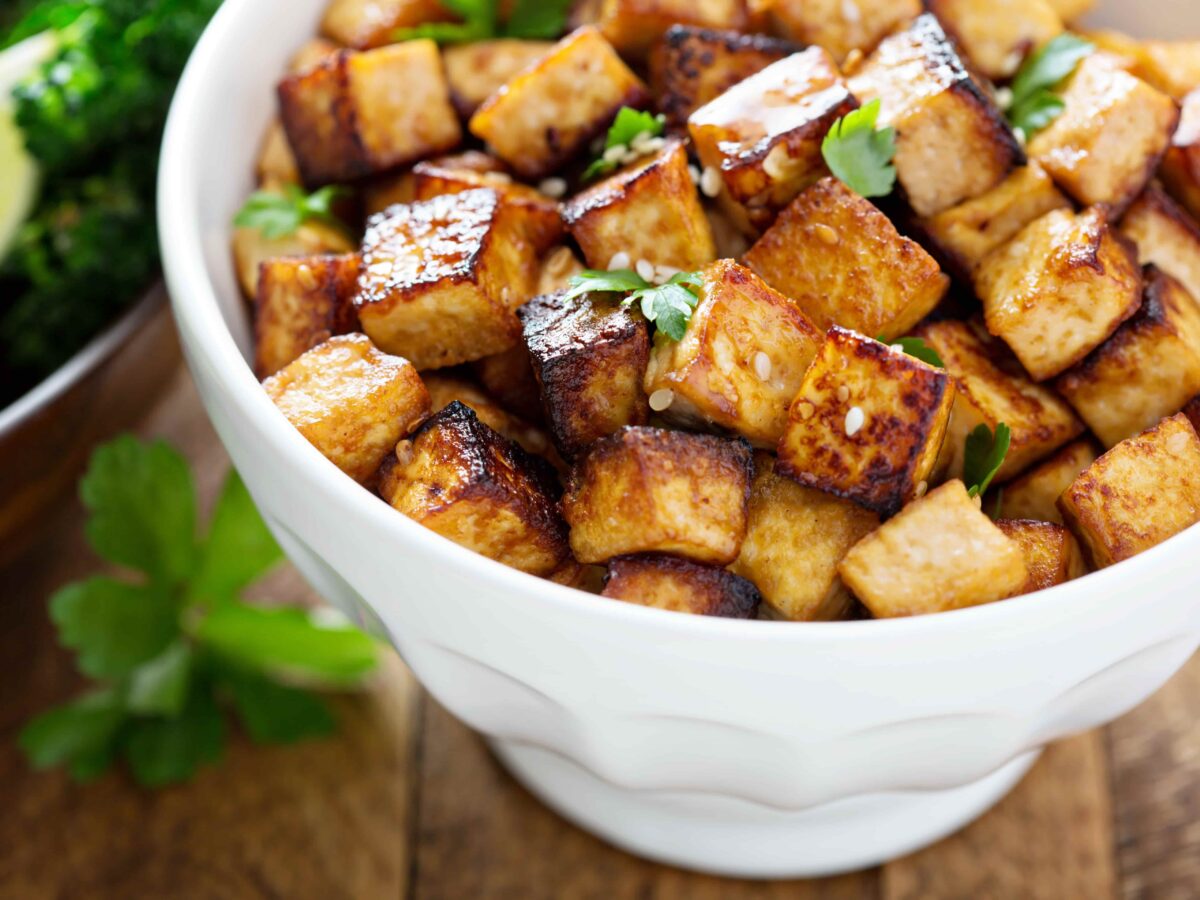 Come cucinare il tofu: consigli per renderlo gustoso