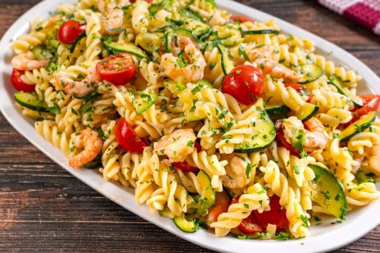Pasta zucchine pomodorini e gamberetti
