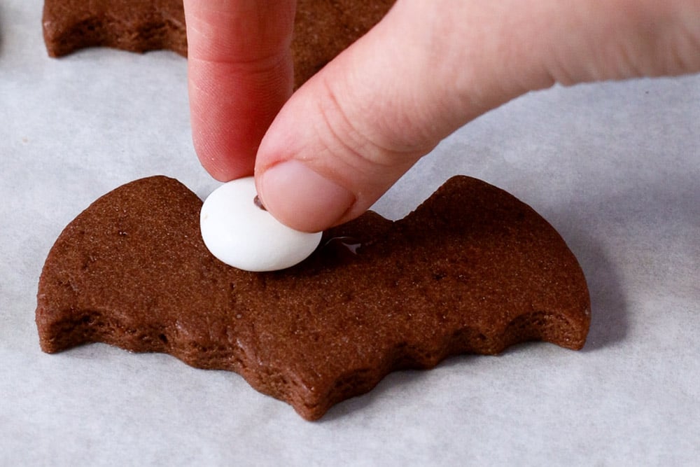Biscotti pipistrello al cioccolato - Step 10