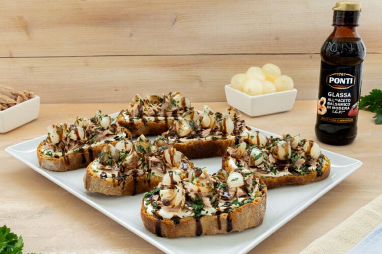 Crostini tonno e cipolline