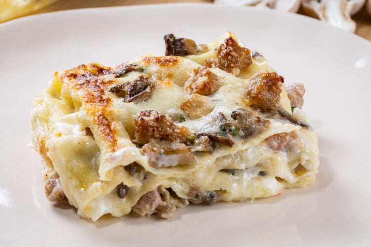Lasagne funghi e salsiccia