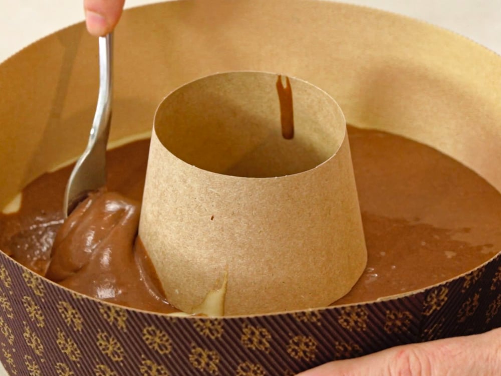 Ciambella allo yogurt variegata al cacao