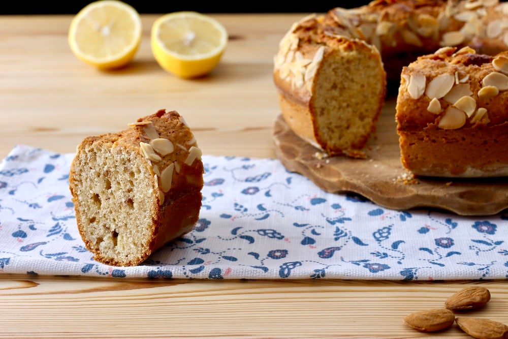 ciambellone al limone e mandorle