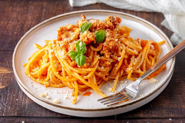 Spaghetti con sugo di salsiccia