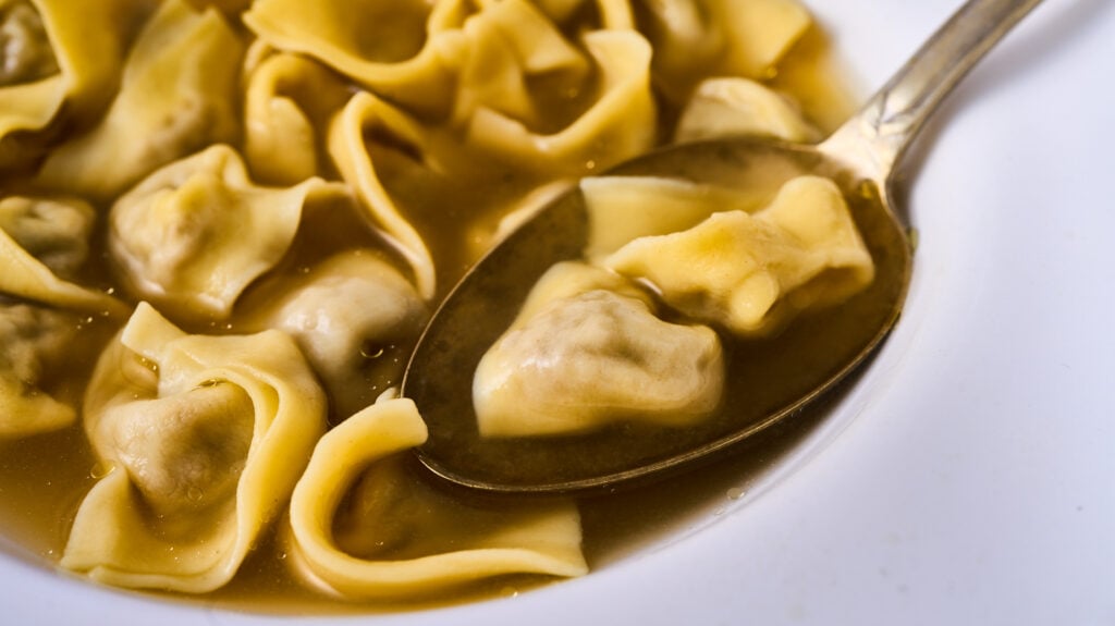 Cappelletti in brodo