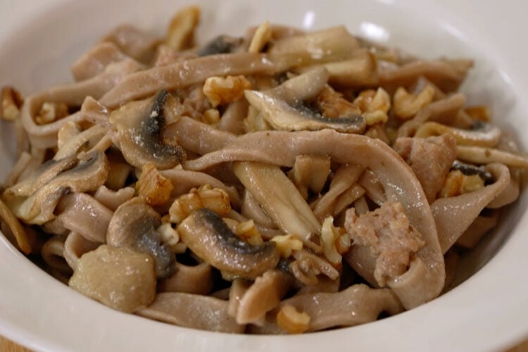 Tagliatelle con farina di castagne ai funghi