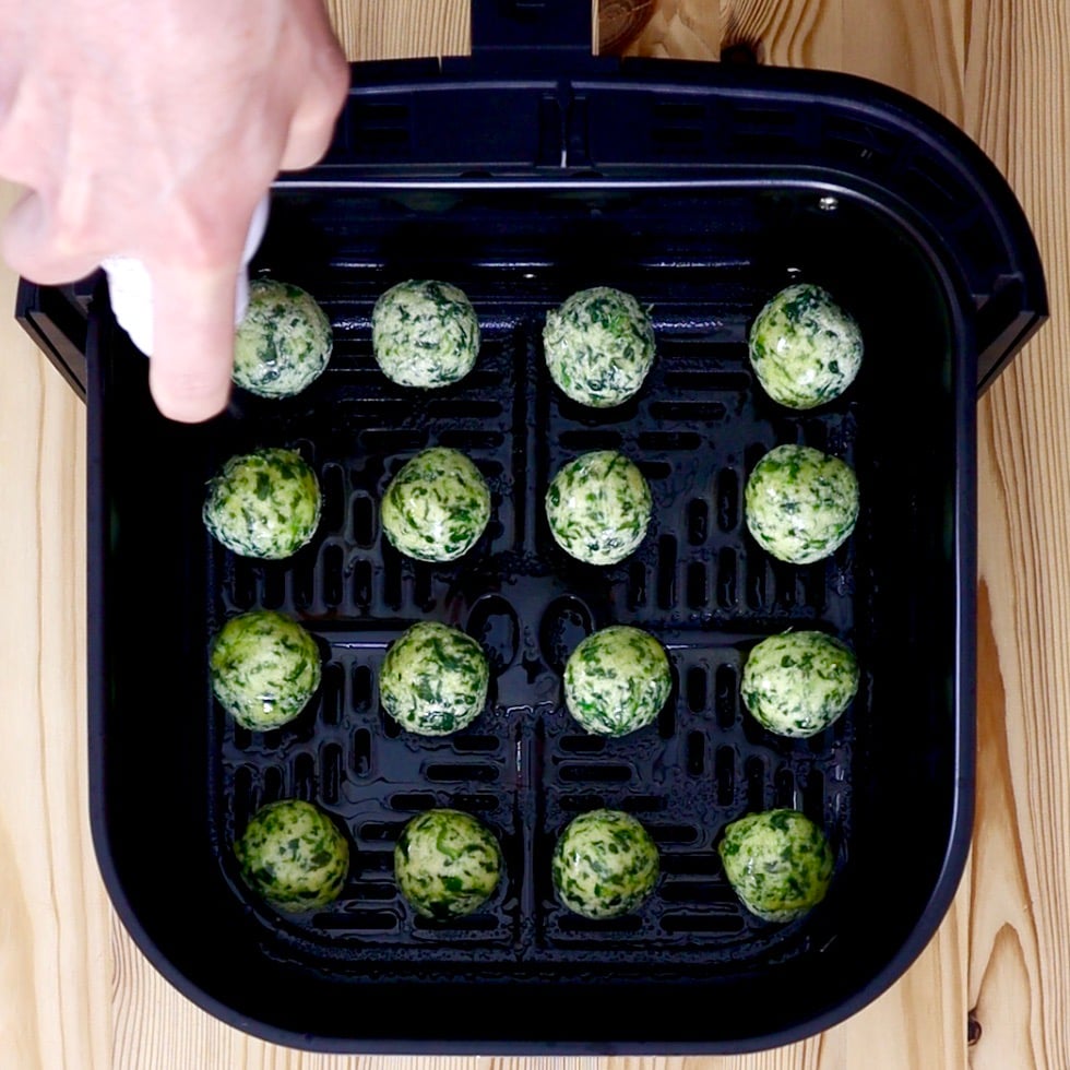 Polpette ricotta e spinaci in friggitrice ad aria - Step 5
