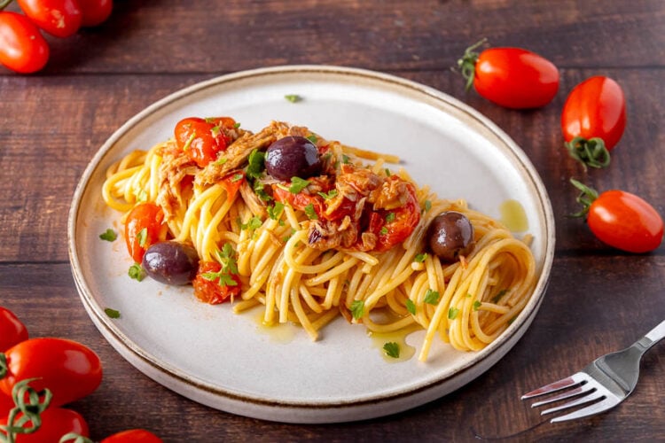 Spaghetti tonno e olive