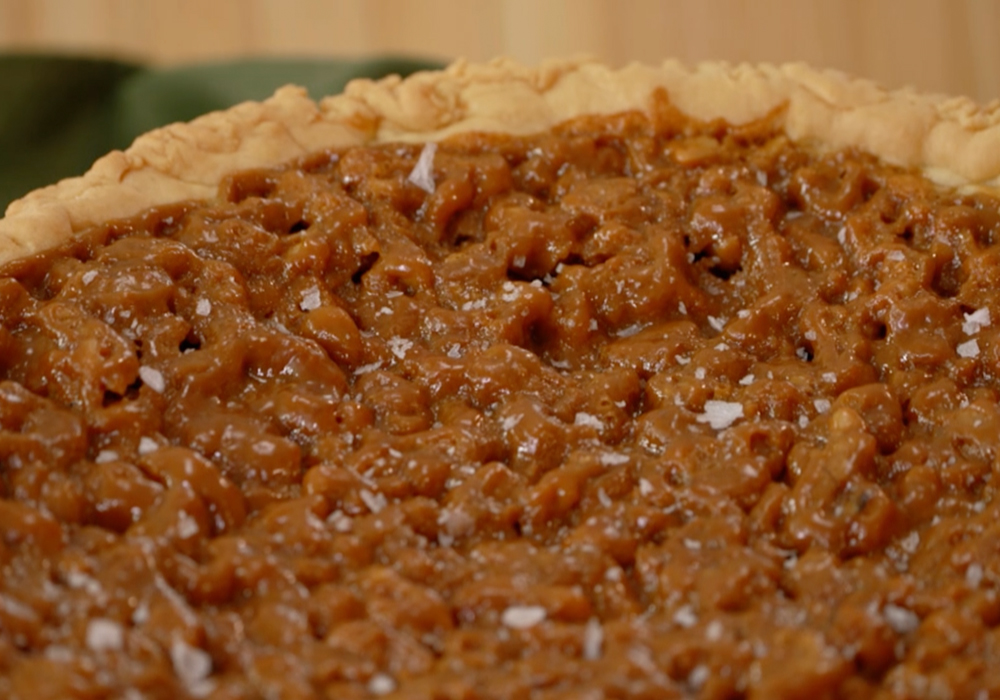 crostata con caramello salato e noci