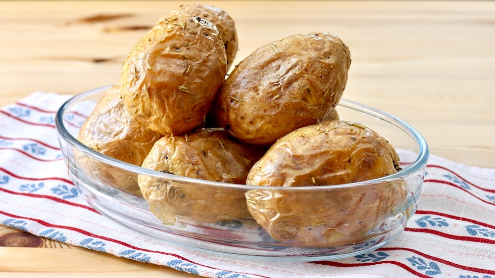 patate intere in friggitrice ad aria