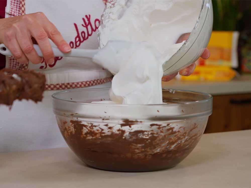 Torta mousse cioccolato e fragole con Oro Saiwa - Step 10