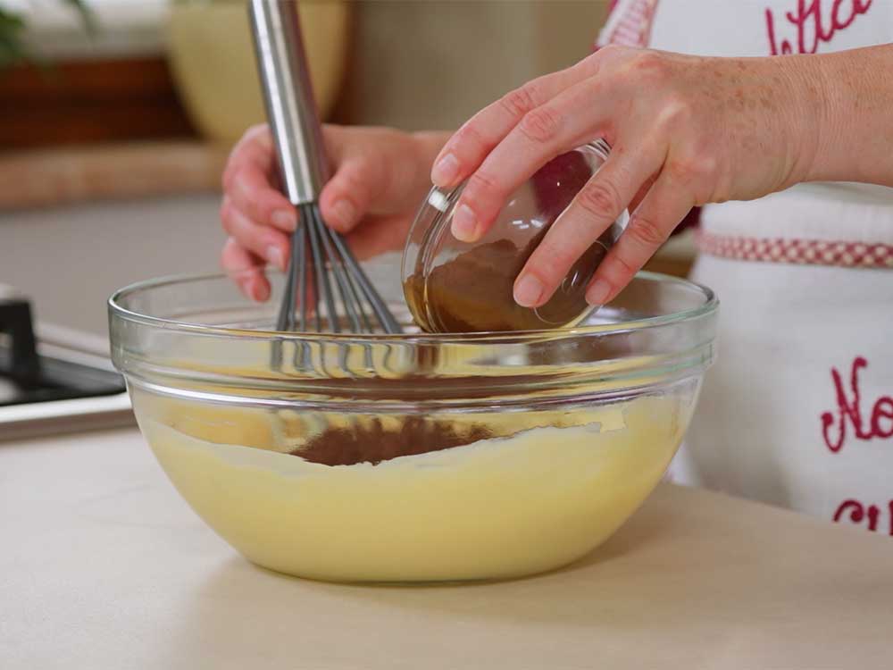 Torta mousse cioccolato e fragole con Oro Saiwa - Step 7