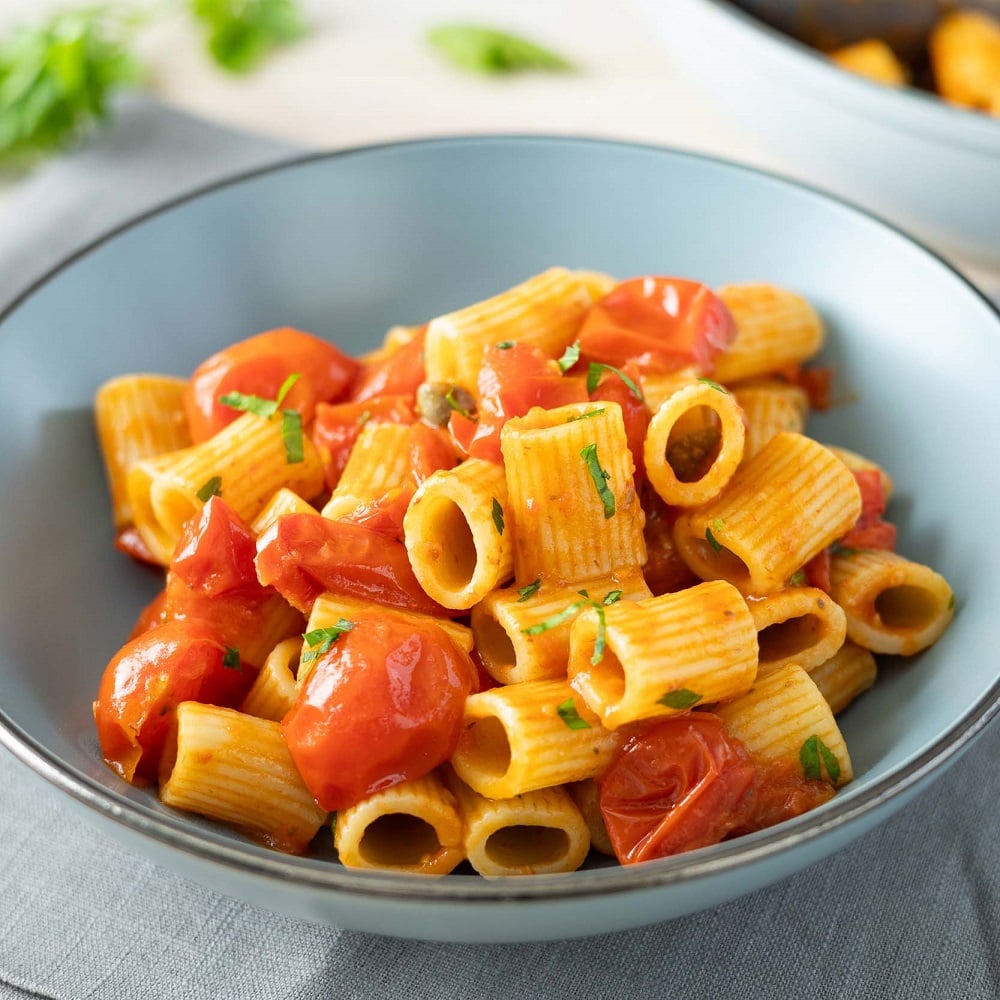 pasta con alici e pomodorini