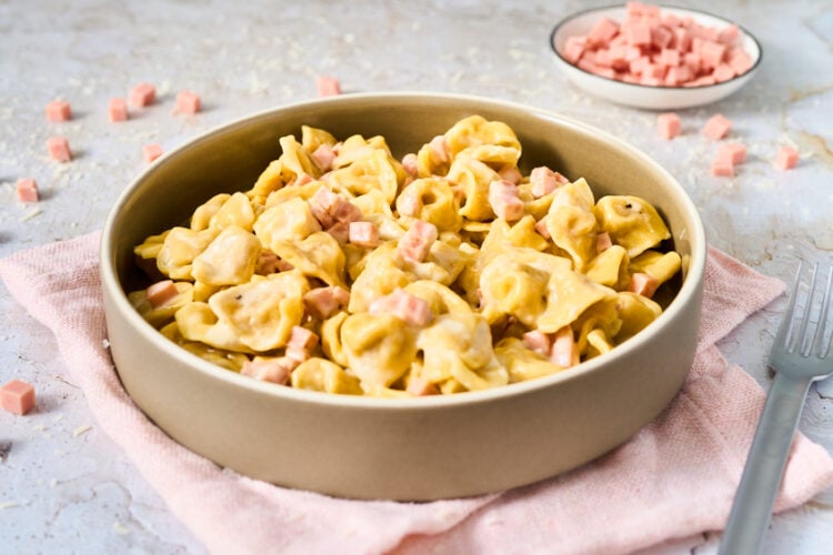 Tortellini panna e prosciutto