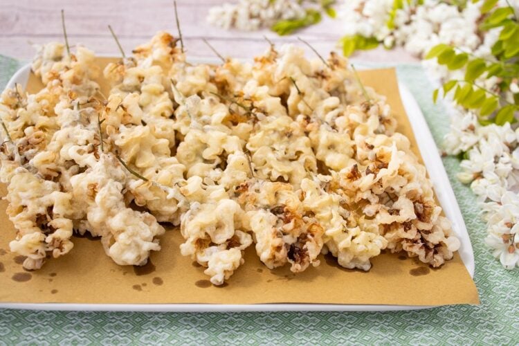 Fiori di acacia fritti