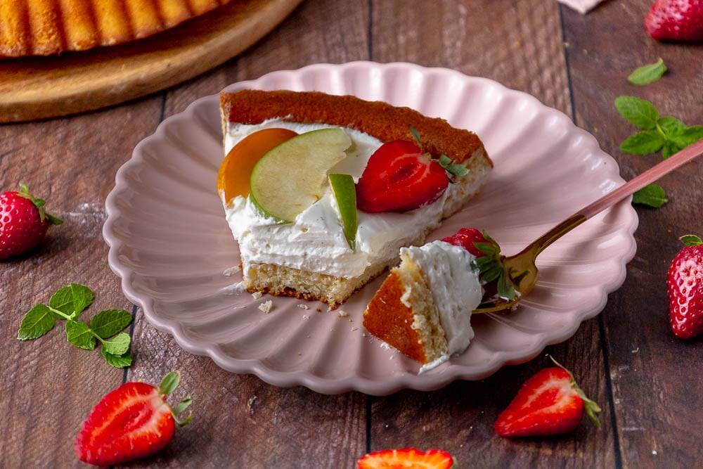 crostata morbida con crema allo yogurt