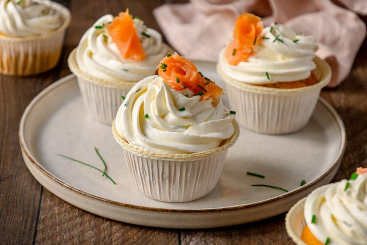 Cupcakes al salmone con frosting al formaggio
