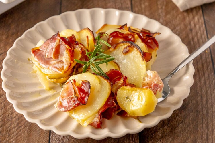 Patate al forno a fisarmonica con speck