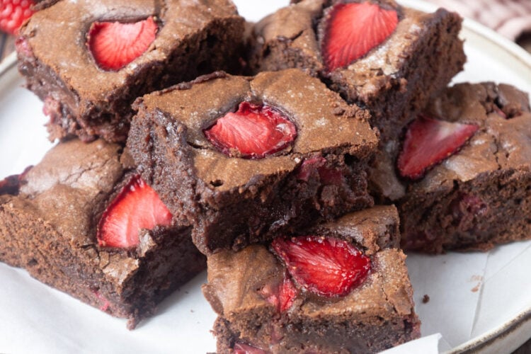 Brownies al cioccolato fondente e fragole