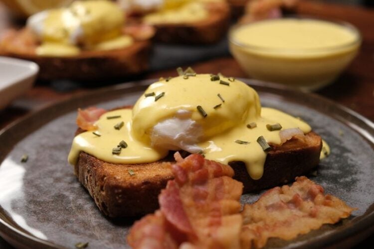 Uova alla benedict