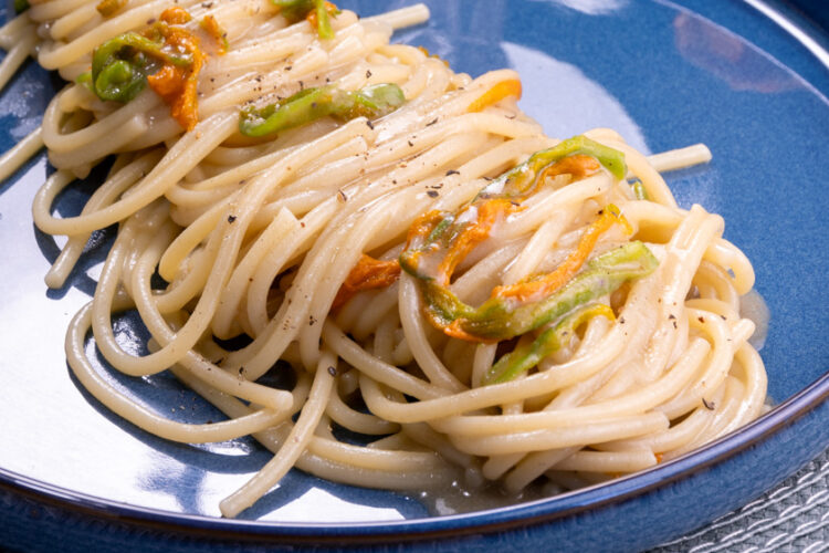 pasta fiori di zucca e alici