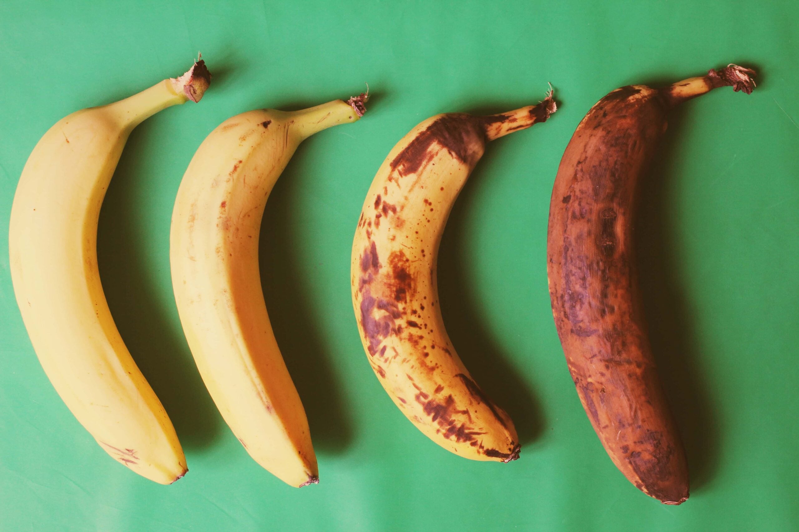 Jvjggag Gancio per banane, gancio per banana, adesivo salva-frutta, design in metallo resistente, ideale per cucina, dispensa, soggiorno, tavolo da pranzo, decorazione ad angolo, 14 x 10 x 0,4 cm