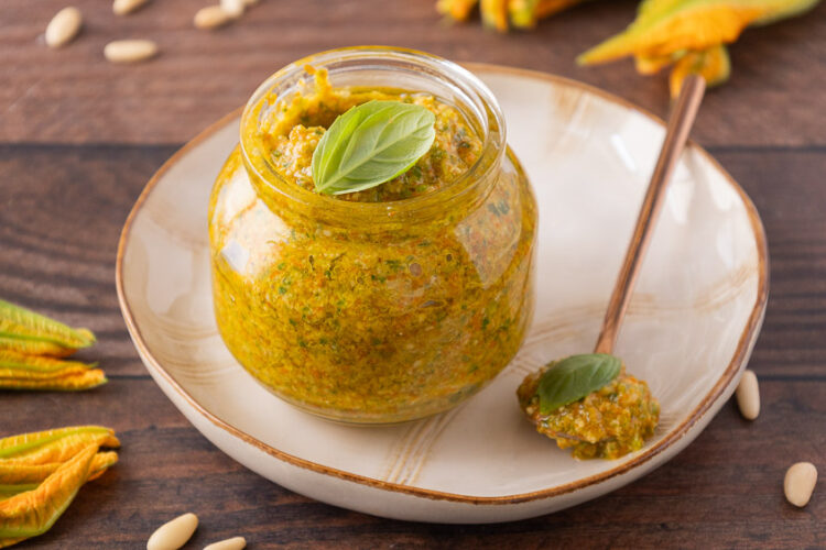 Pesto di fiori di zucca