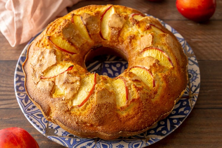 Ciambella alle pesche