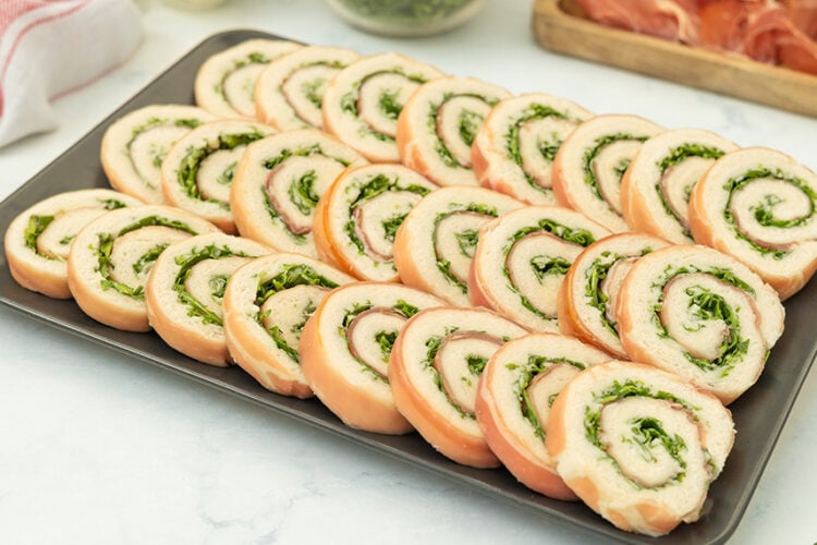 Rotolini stracchino e rucola
