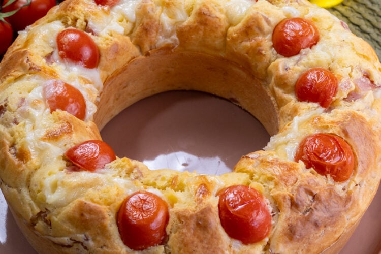 Ciambella salata prosciutto e formaggio