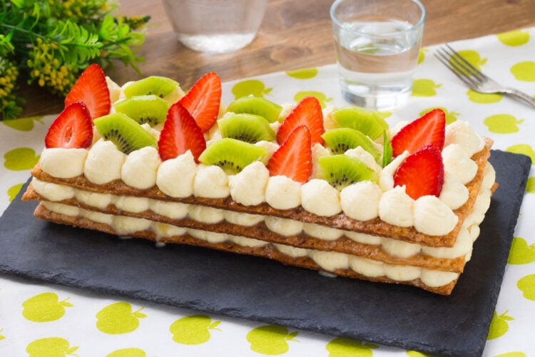 Millefoglie veloce con crema e frutta