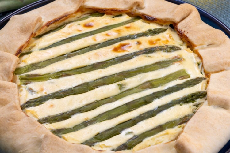 Torta salata agli asparagi
