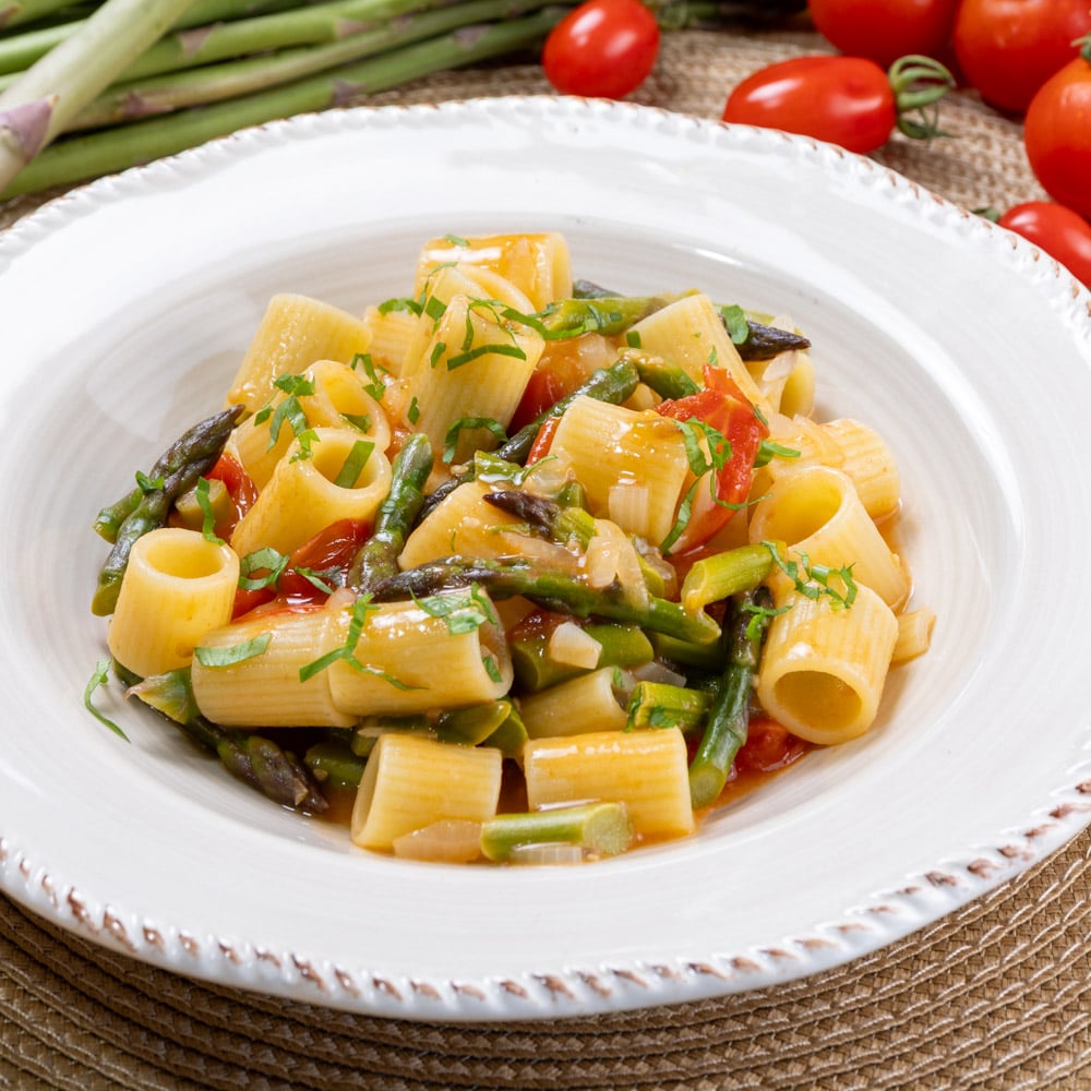 pasta con asparagi e pomodorini