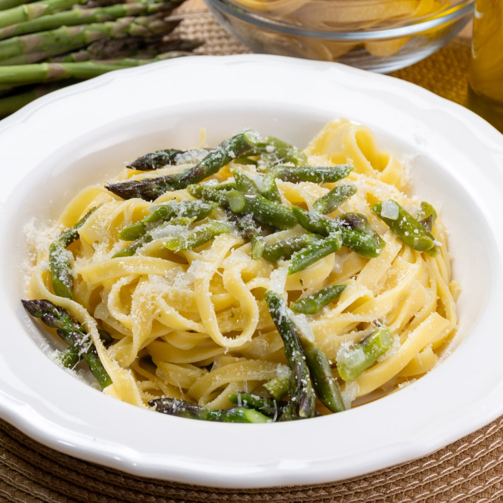 tagliatelle con asparagi