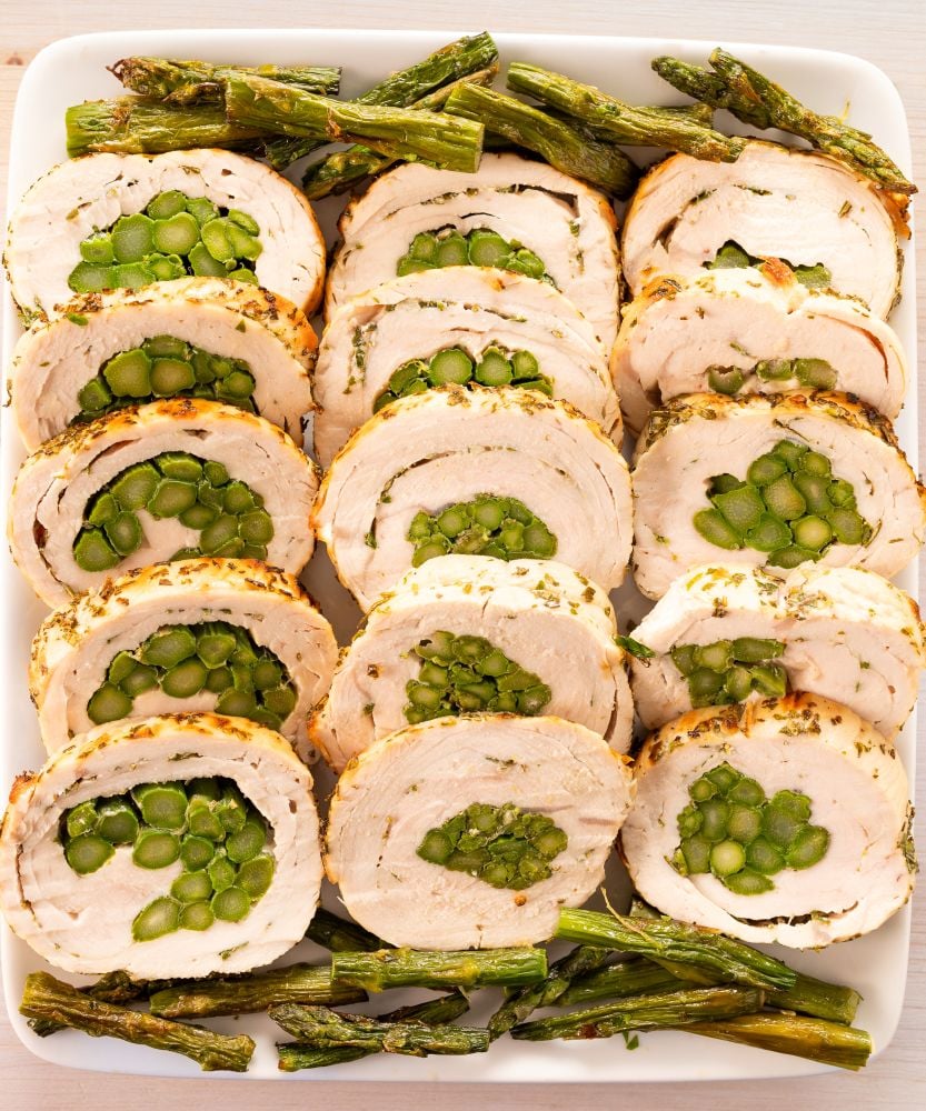 rollè di tacchino e asparagi