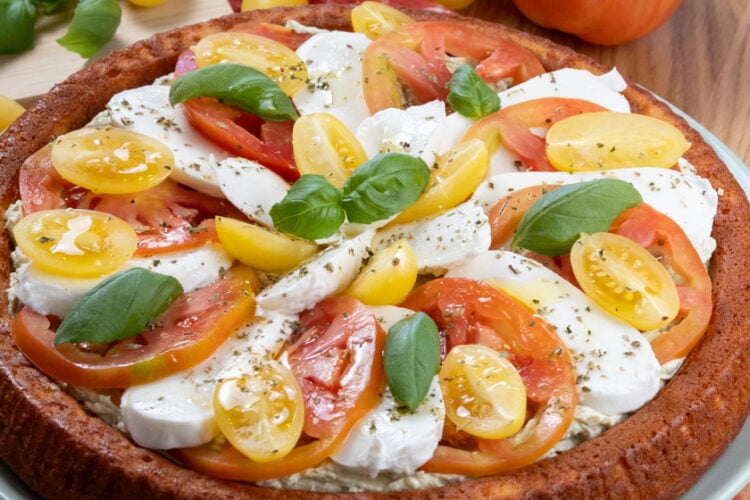 Crostata morbida salata caprese